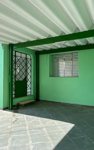 Casa à venda com 100m², 2 quartos e 2 vagas Casa à venda com 100m², 2 quartos e 2 vagasGaragem
