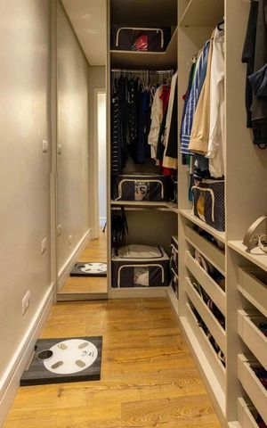 Casa de condomínio à venda com 140m², 3 quartos e 2 vagas Casa de condomínio à venda com 140m², 3 quartos e 2 vagasCloset