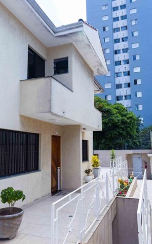 Casa de condomínio à venda com 140m², 3 quartos e 2 vagas Casa de condomínio à venda com 140m², 3 quartos e 2 vagasEntrada