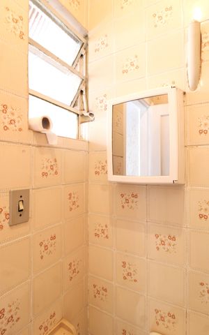 Casa para alugar com 102m², 2 quartos e 2 vagasBanheiro de serviço