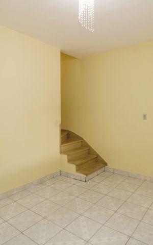 Casa para alugar com 102m², 2 quartos e 2 vagasSala