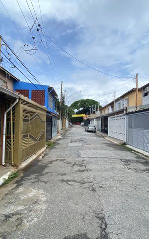 Casa para alugar com 102m², 2 quartos e 2 vagas Casa para alugar com 102m², 2 quartos e 2 vagasVista da Rua