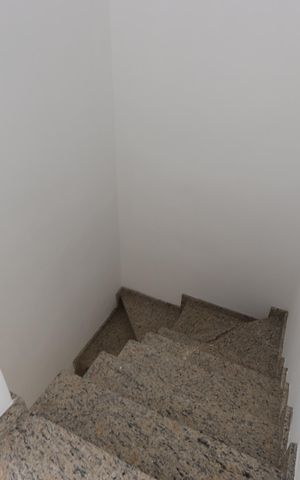 Casa à venda com 134m², 3 quartos e 2 vagasEscada