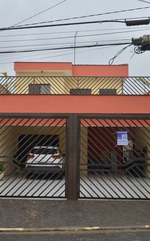 Casa para alugar com 286m², 6 quartos e 6 vagasFachada