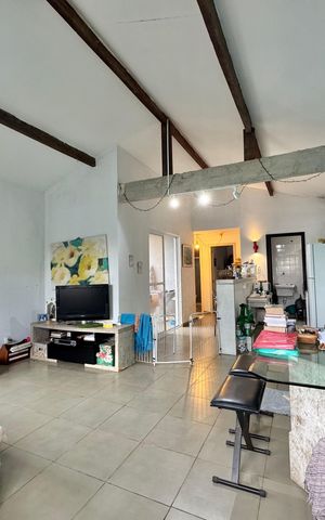 Casa de condomínio à venda com 240m², 2 quartos e 2 vagas Casa de condomínio à venda com 240m², 2 quartos e 2 vagasSala