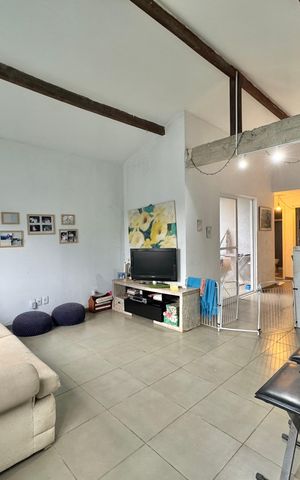 Casa de condomínio à venda com 240m², 2 quartos e 2 vagas Casa de condomínio à venda com 240m², 2 quartos e 2 vagasSala