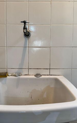Casa de condomínio à venda com 240m², 2 quartos e 2 vagas Casa de condomínio à venda com 240m², 2 quartos e 2 vagasCozinha e Área de Serviço