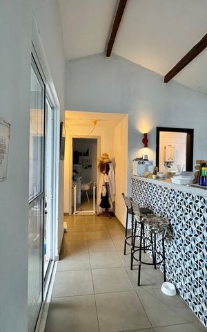 Casa de condomínio à venda com 240m², 2 quartos e 2 vagas Casa de condomínio à venda com 240m², 2 quartos e 2 vagasCorredor