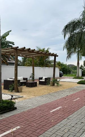 Casa de condomínio à venda com 240m², 2 quartos e 2 vagas Casa de condomínio à venda com 240m², 2 quartos e 2 vagasÁrea comum