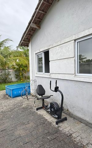 Casa de condomínio à venda com 240m², 2 quartos e 2 vagas Casa de condomínio à venda com 240m², 2 quartos e 2 vagasÁrea externa
