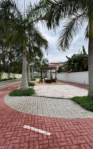 Casa de condomínio à venda com 240m², 2 quartos e 2 vagas Casa de condomínio à venda com 240m², 2 quartos e 2 vagasÁrea comum