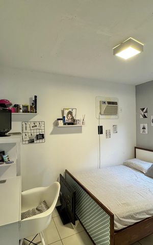 Casa de condomínio à venda com 240m², 2 quartos e 2 vagas Casa de condomínio à venda com 240m², 2 quartos e 2 vagasQuarto 1