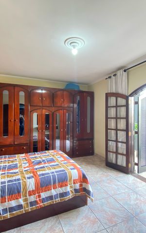 Casa à venda com 436m², 4 quartos e 1 vaga Casa à venda com 436m², 4 quartos e 1 vagaSuite
