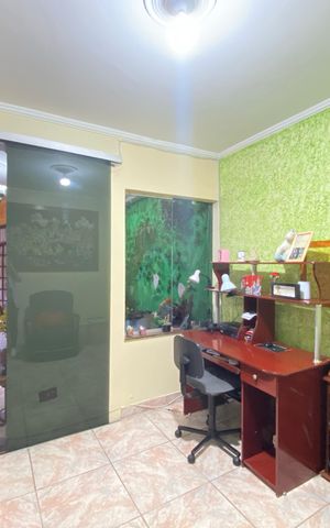 Casa à venda com 436m², 4 quartos e 1 vaga Casa à venda com 436m², 4 quartos e 1 vagaQuarto 1 - Escritorio