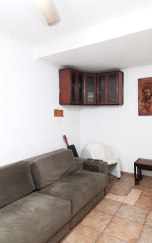 Casa à venda com 145m², 3 quartos e 2 vagasSala