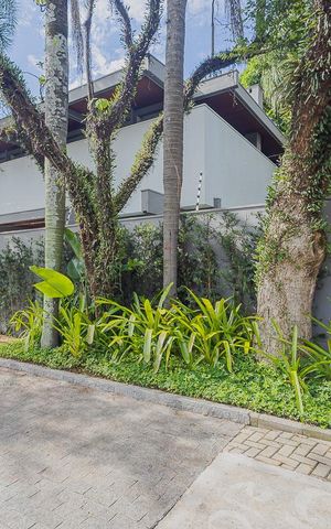 Casa à venda com 359m², 4 quartos e 2 vagasFachada