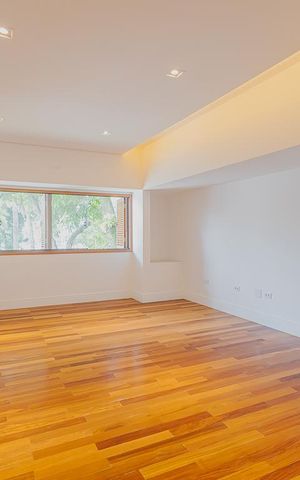 Casa à venda com 359m², 4 quartos e 2 vagasSuíte 2