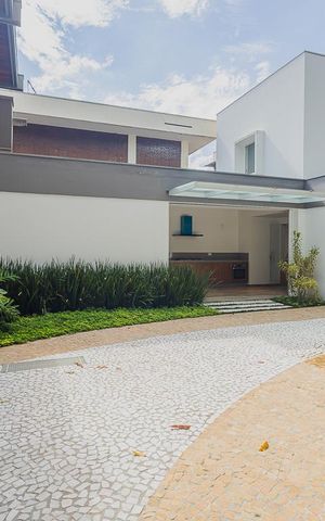 Casa à venda com 359m², 4 quartos e 2 vagasQuintal