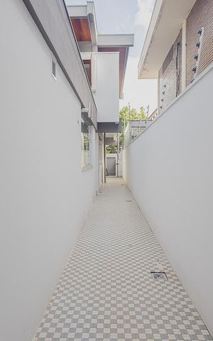 Casa à venda com 359m², 4 quartos e 2 vagasEntrada