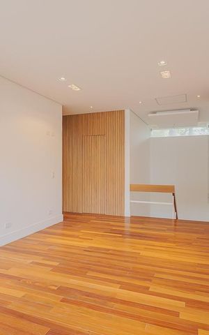 Casa à venda com 359m², 4 quartos e 2 vagasSala de TV