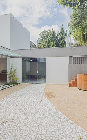 Casa à venda com 359m², 4 quartos e 2 vagasQuintal