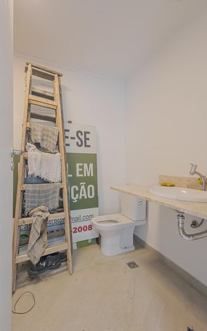Casa à venda com 359m², 4 quartos e 2 vagasÁrea de Serviço - Banheiro 1