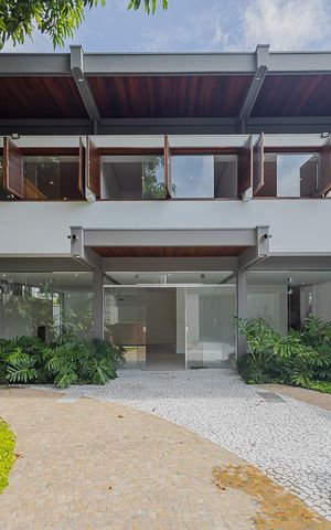 Casa à venda com 359m², 4 quartos e 2 vagasQuintal