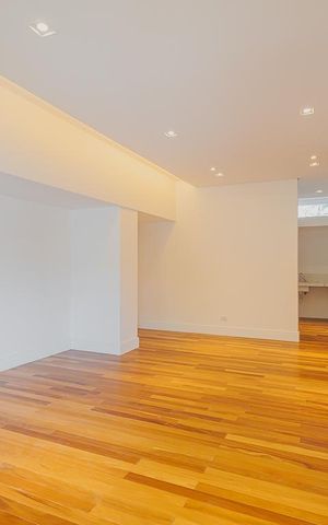 Casa à venda com 359m², 4 quartos e 2 vagasSuíte 2