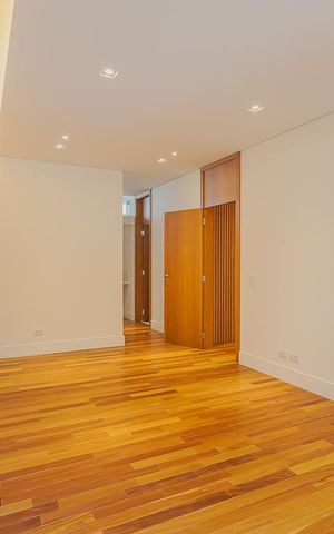Casa à venda com 359m², 4 quartos e 2 vagasSuíte 2