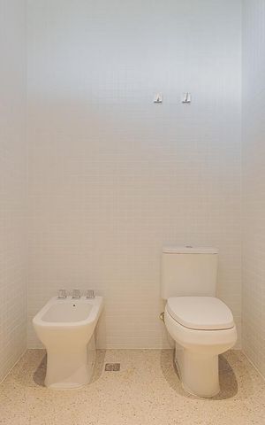Casa à venda com 359m², 4 quartos e 2 vagasBanheiro da Suíte 1