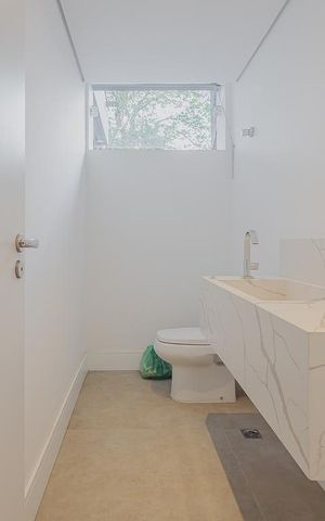 Casa à venda com 359m², 4 quartos e 2 vagasLavabo