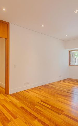 Casa à venda com 359m², 4 quartos e 2 vagasSuíte 2