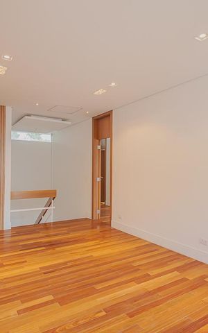 Casa à venda com 359m², 4 quartos e 2 vagasSala de TV