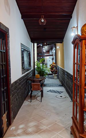 Casa à venda com 600m², 5 quartos e 6 vagas Casa à venda com 600m², 5 quartos e 6 vagascorredor