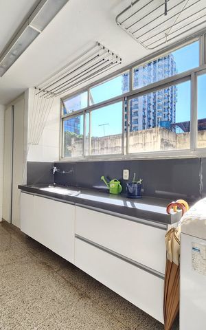 Apartamento à venda com 230m², 4 quartos e 2 vagas Apartamento à venda com 230m², 4 quartos e 2 vagasÁrea de Serviço - DCE