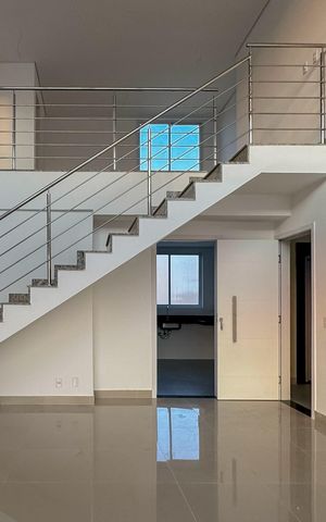 Apartamento à venda com 212m², 4 quartos e 4 vagas Apartamento à venda com 212m², 4 quartos e 4 vagasSala