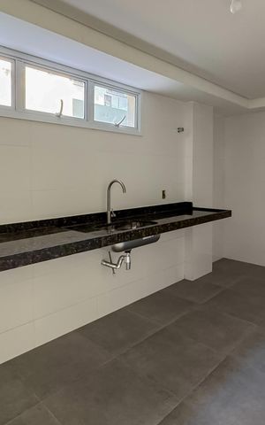 Apartamento à venda com 212m², 4 quartos e 4 vagas Apartamento à venda com 212m², 4 quartos e 4 vagasCobertura