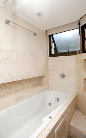 Apartamento à venda com 269m², 3 quartos e 4 vagasBanheiro do Quarto 1