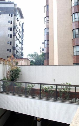Apartamento à venda com 269m², 3 quartos e 4 vagasQuarto 1 Vista
