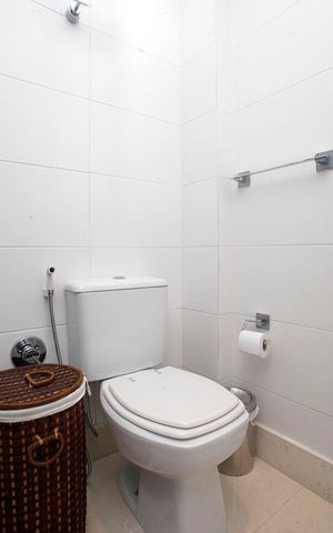 Apartamento à venda com 269m², 3 quartos e 4 vagasBanheiro do Quarto 3