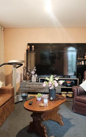 Casa à venda com 320m², 2 quartos e 1 vagaSala