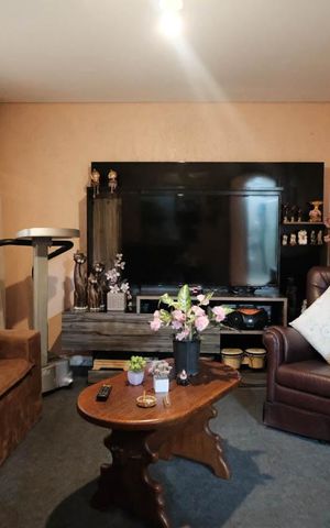 Casa à venda com 320m², 2 quartos e 1 vagaSala