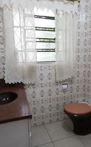 Casa à venda com 180m², 3 quartos e 5 vagasBanheiro - Casa 1