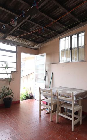 Casa à venda com 180m², 3 quartos e 5 vagasLavanderia - Casa 1