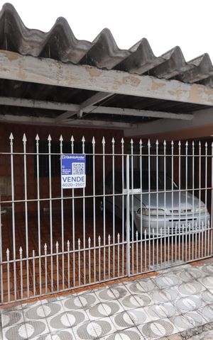 Casa à venda com 180m², 3 quartos e 5 vagasFachada + Placa