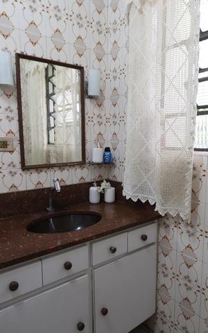 Casa à venda com 180m², 3 quartos e 5 vagasBanheiro - Casa 1