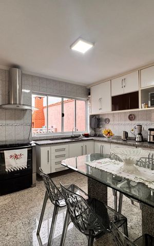 Casa à venda com 220m², 4 quartos e 3 vagas Casa à venda com 220m², 4 quartos e 3 vagasCozinha