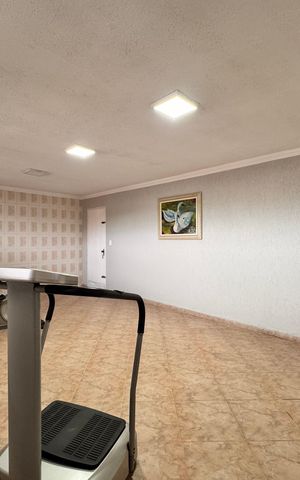 Casa à venda com 220m², 4 quartos e 3 vagas Casa à venda com 220m², 4 quartos e 3 vagasQuarto 4