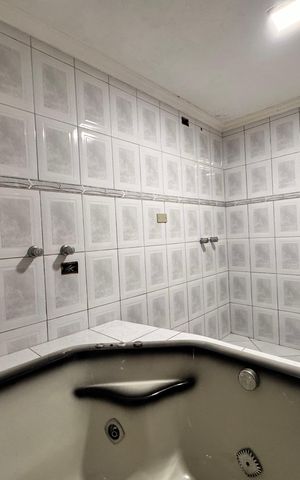 Casa à venda com 220m², 4 quartos e 3 vagas Casa à venda com 220m², 4 quartos e 3 vagasBanheiro 2