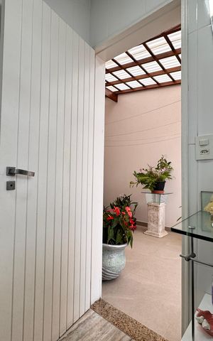 Casa à venda com 220m², 4 quartos e 3 vagas Casa à venda com 220m², 4 quartos e 3 vagasLavabo